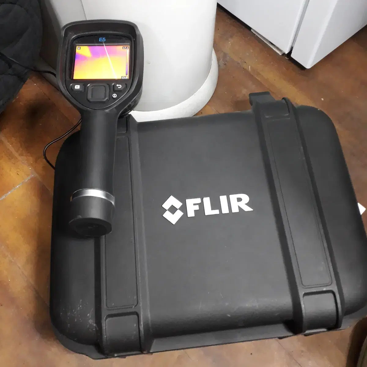 누수 열화상 카메라  FLIR E5XT (Incl. Wi-fi)판매합니다