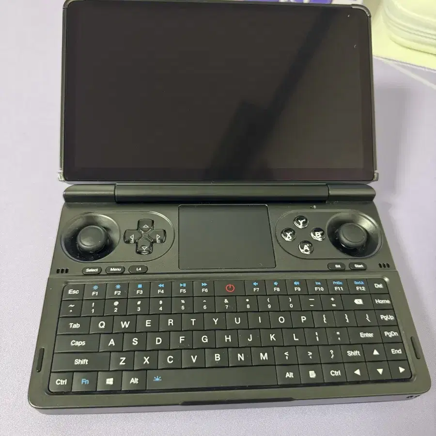 gpd winmini 8840u 32gb 2tb 팝니다.