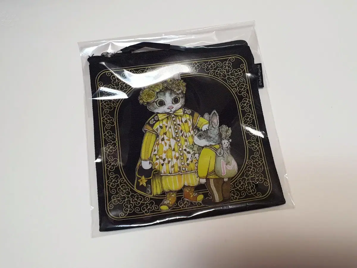 Yuko Higuchi Yuko Special Exhibition Art Shop Goods Pouch S Yellow Cat Rabbit