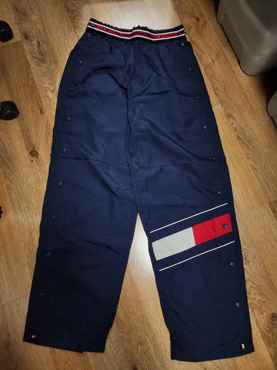 Price X 90s Tommy Hilfiger Side Line Big Logo Open Button Nylon Pants L