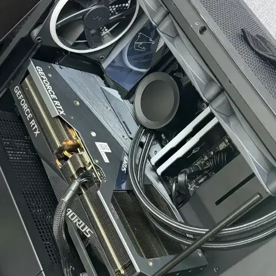 기가바이트 RTX4080 aorus master