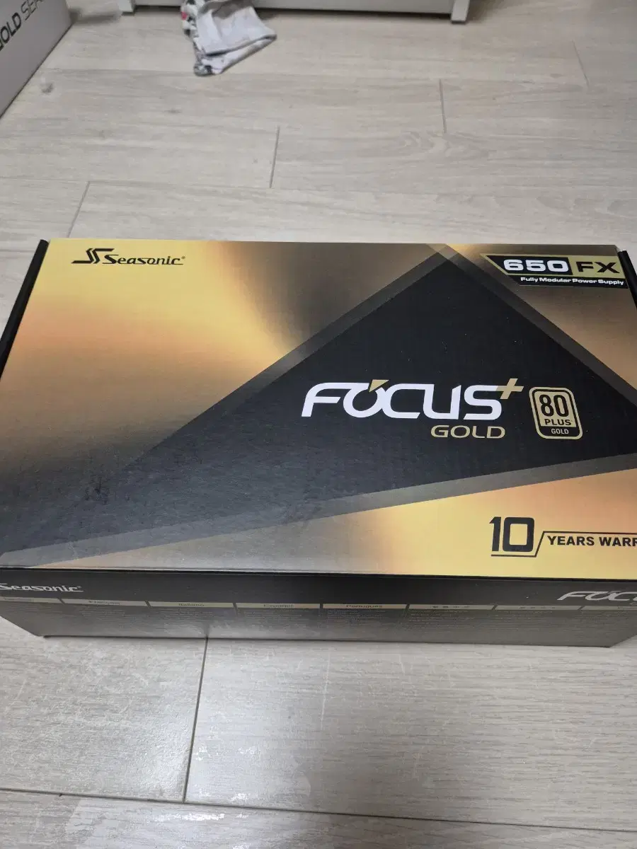 시소닉 FOCUS+ GOLD 650W 파워서플라이 80+ 팝니다