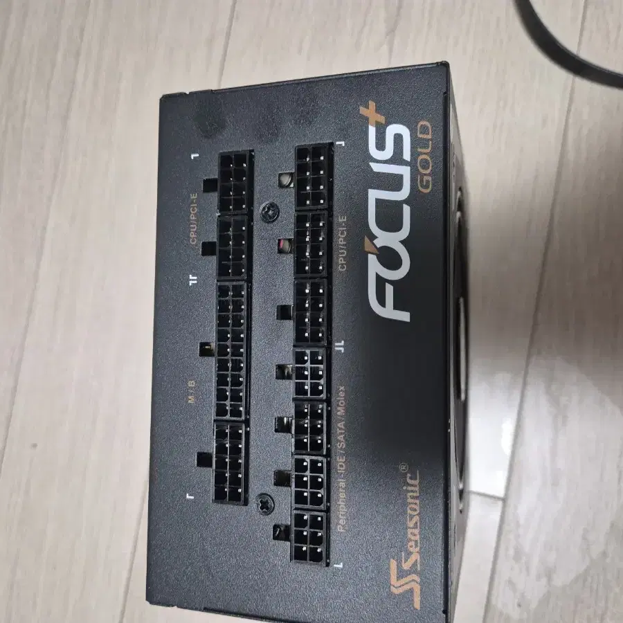 시소닉 FOCUS+ GOLD 650W 파워서플라이 80+ 팝니다