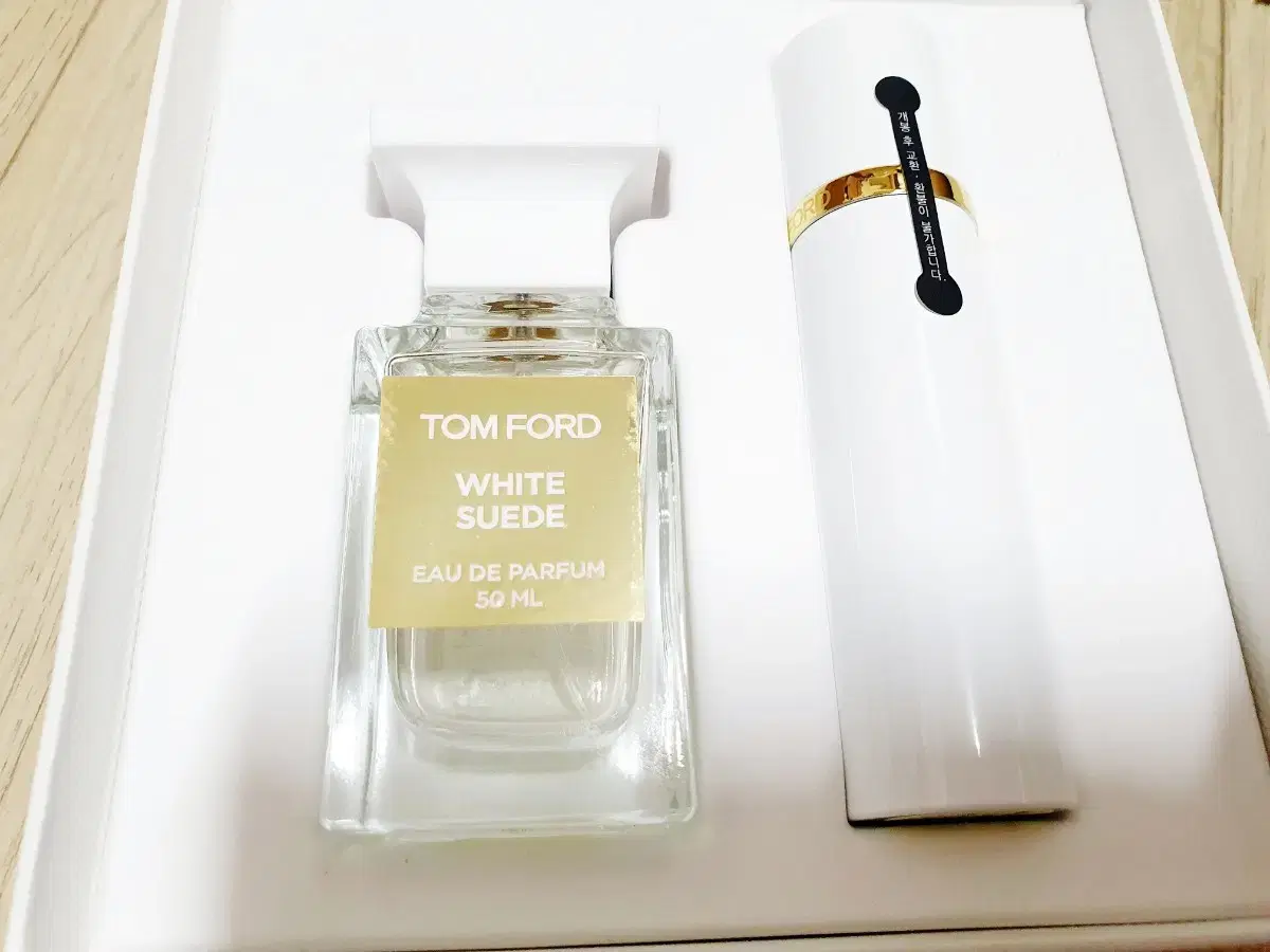 (백화점꺼)톰포드 화이트스웨이드 오드퍼퓸,50ml+10ml 세트