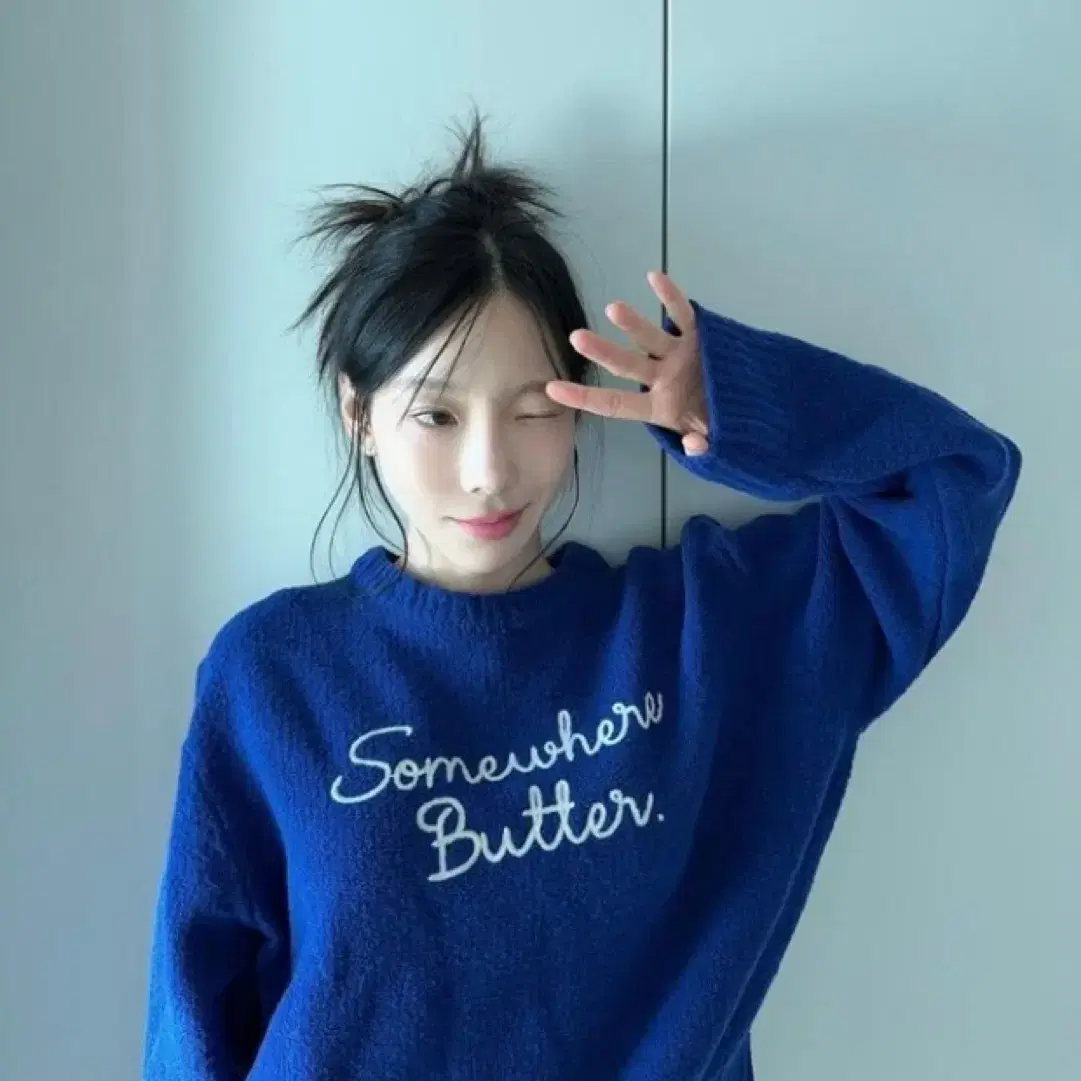 썸웨어버터 태연 니트 letter wool knit - cobalt