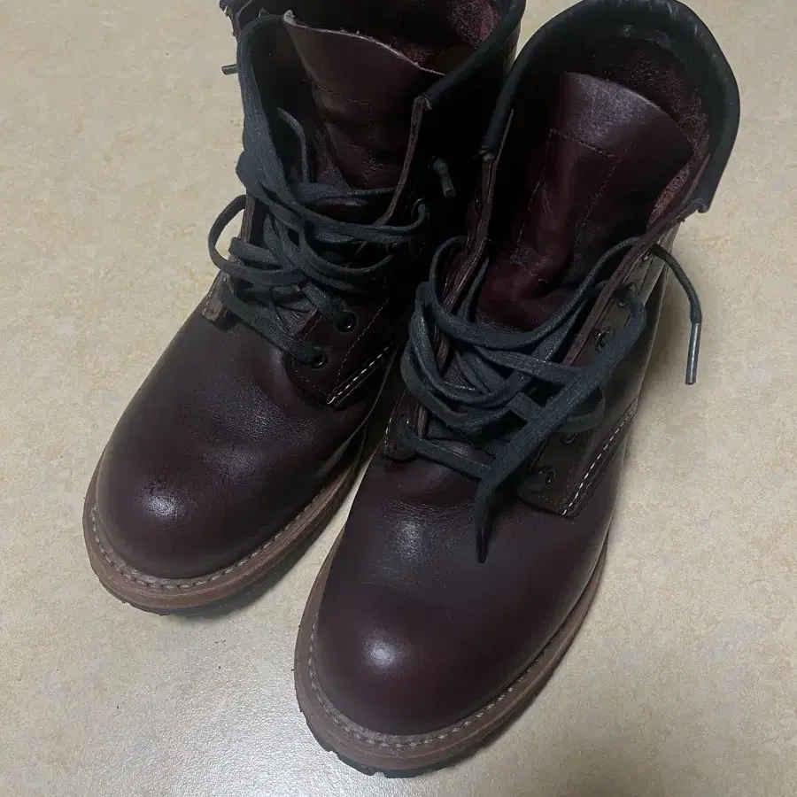 레드윙 Redwing 벡맨 9011 블랙체리 6D 240 판매합니다