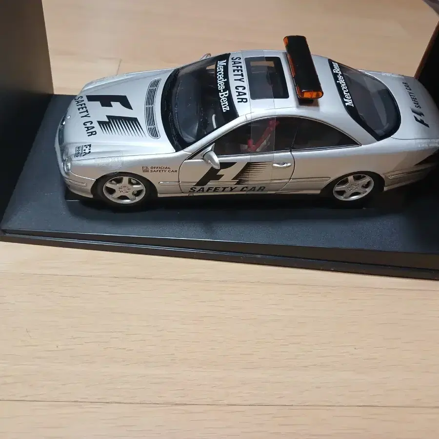 다이캐스트 1:18 Mercedes Benz CL55 AmgF1 Car