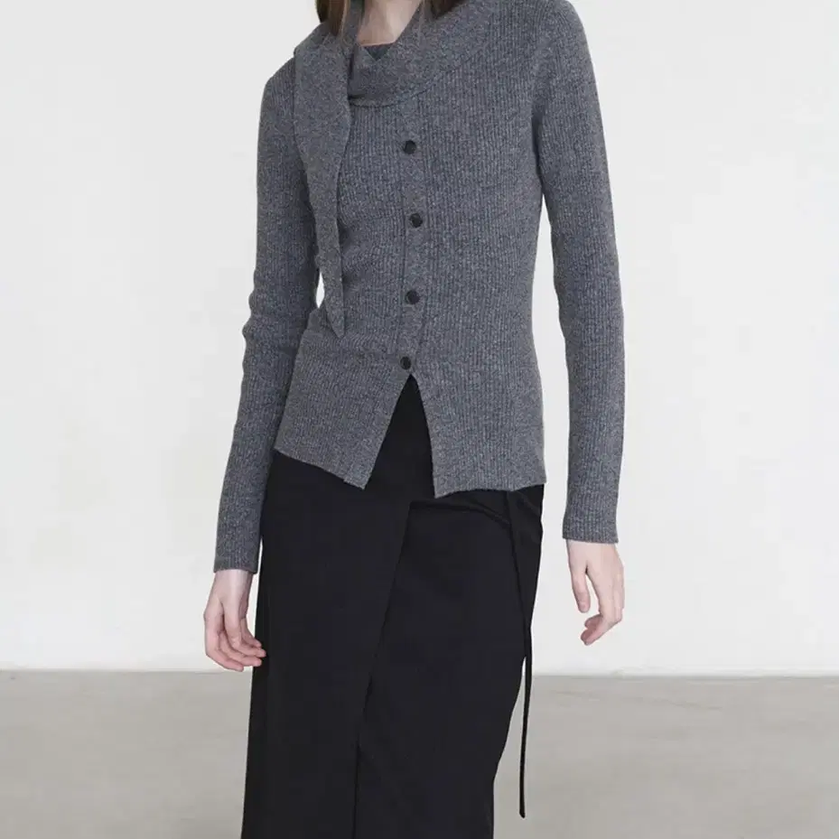 루에브르 Asymmetrical-neck muffler Rib-knit