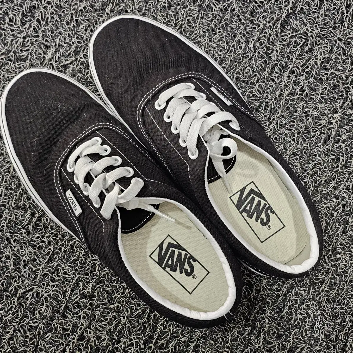 VANS 어센틱 검정색 운동화VN000EWZBLK1