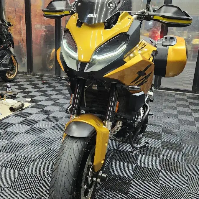 bmw f900xr 21년 2.4만