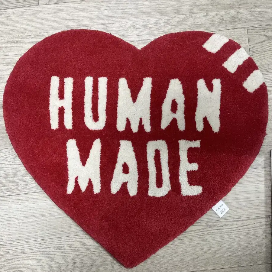 Human made heart rug 휴먼메이드 하트 러그 미디움