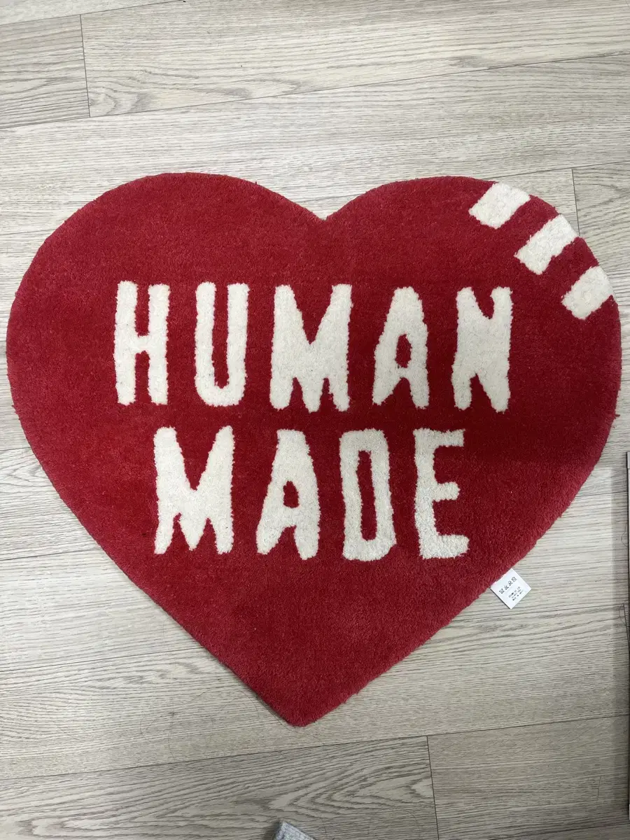 Human made heart rug 휴먼메이드 하트 러그 미디움