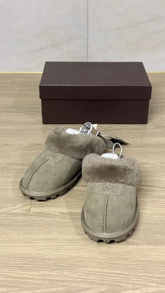 UGG/ 어그 Coquette 슬리퍼(올리브, 새상품)