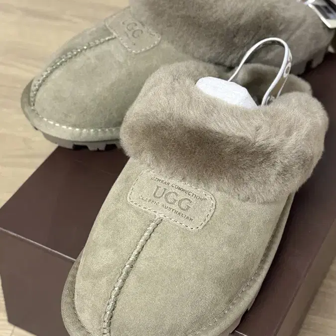 UGG/ 어그 Coquette 슬리퍼(올리브, 새상품)