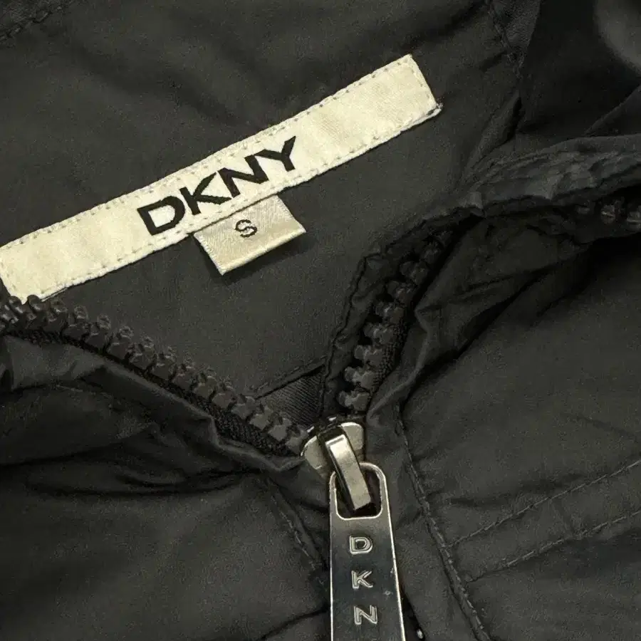 DKNY 여성 롱패딩 급처