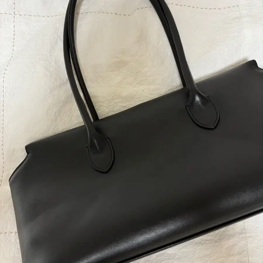 르에떼 캐리백 블랙 le ete carry bag in black