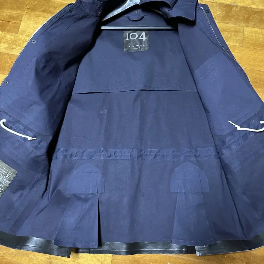 (42) Mackintosh 104 Anstruther Jacket