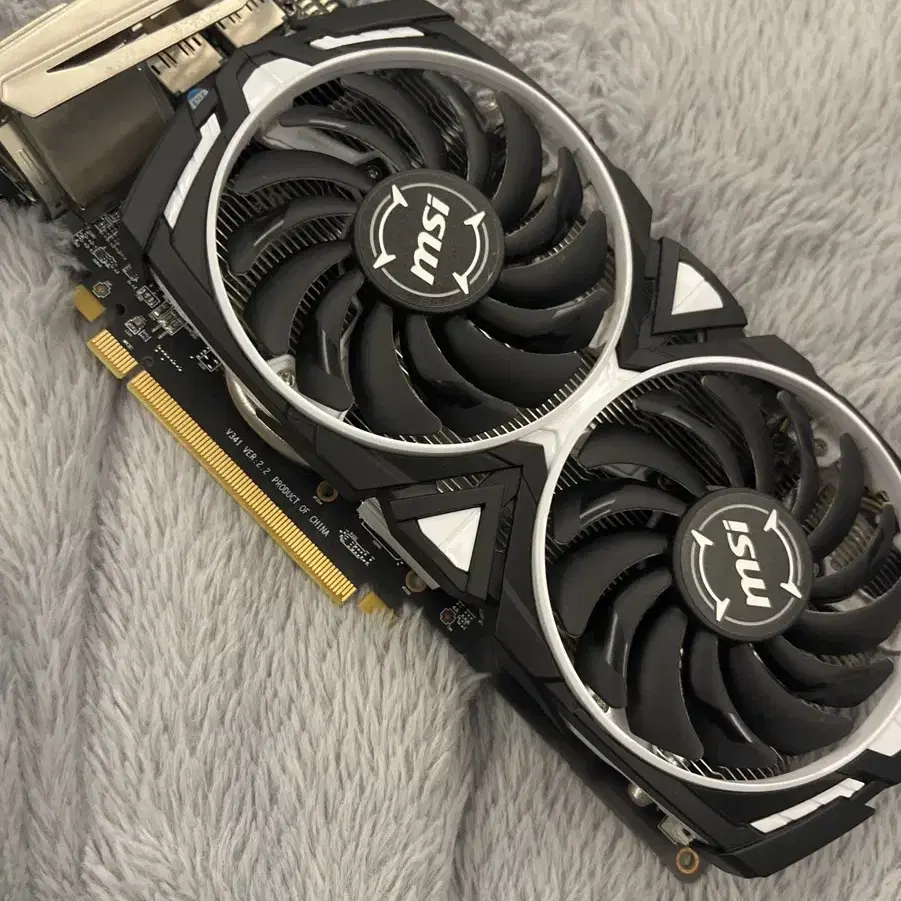 rx570 팬은 돌아가는데 화면 안나옴