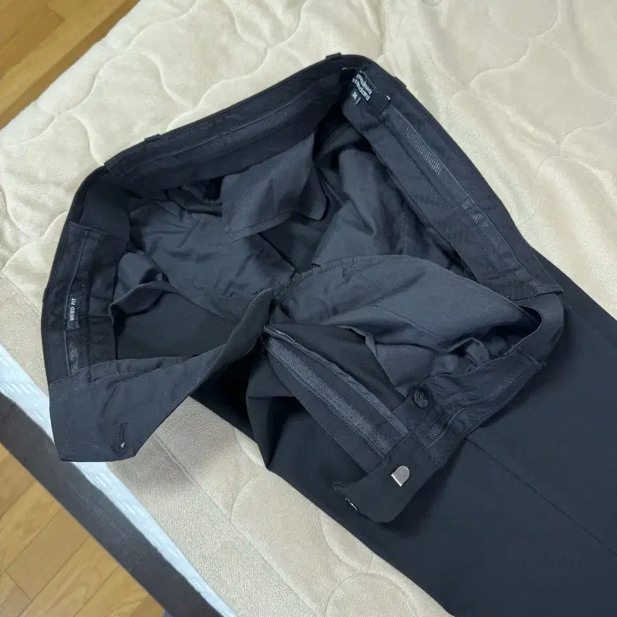 무신사 스탠다드 테이퍼드 히든 밴딩 10부 슬랙스 [블랙] 34