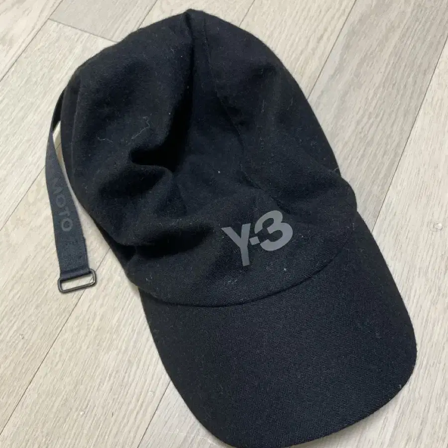 y-3 리플렉티브 롱스트랩 모자