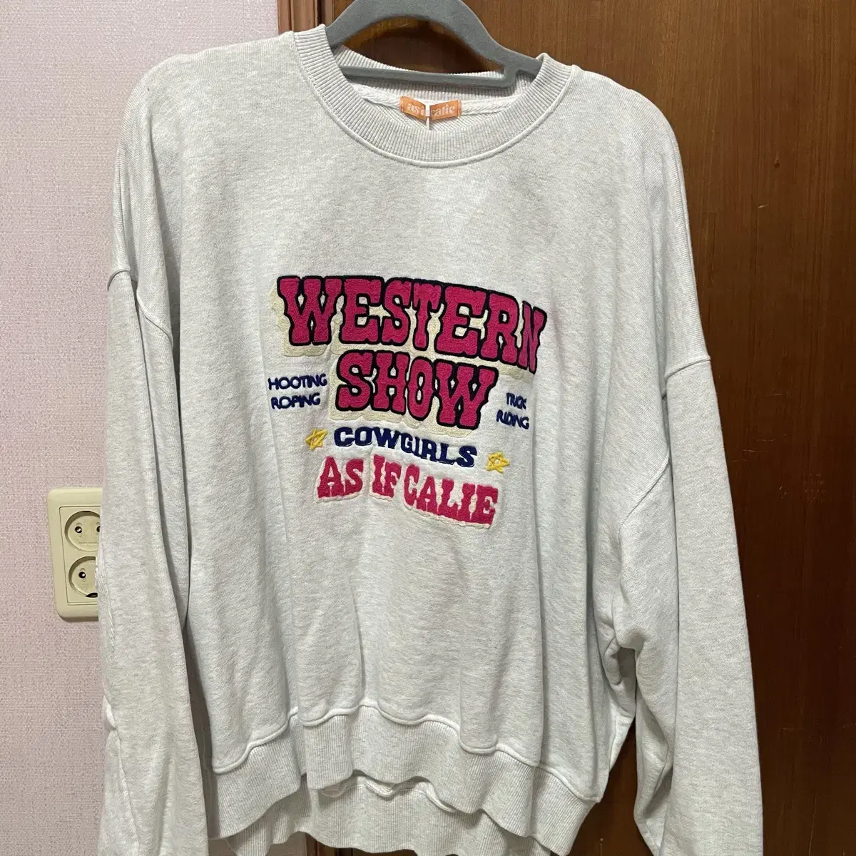 에즈이프 캘리 WESTERN SHOW SWEATSHIRT WHITEMEL