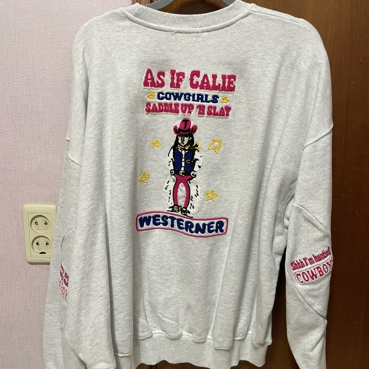 에즈이프 캘리 WESTERN SHOW SWEATSHIRT WHITEMEL