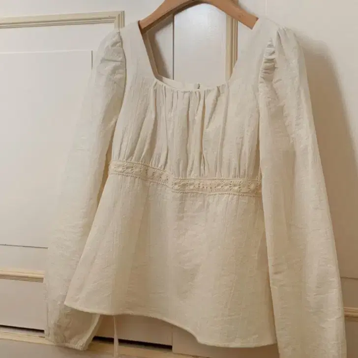 98도씨 Atelier Square Neck Blouse - cream