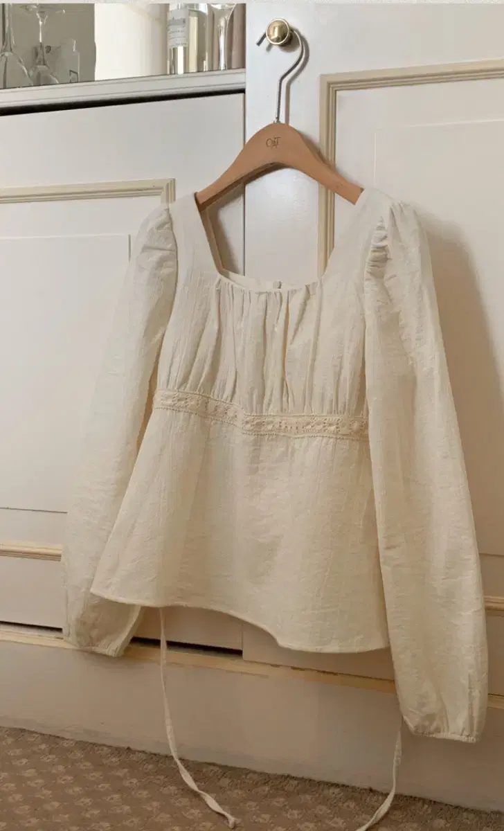 98도씨 Atelier Square Neck Blouse - cream