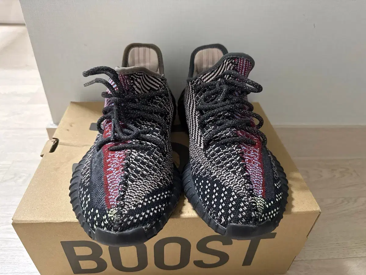 이지부스트 350 V2 예힐-논리플렉티브 255사이즈 입니다 | 브랜드 중고거래 플랫폼, 번개장터