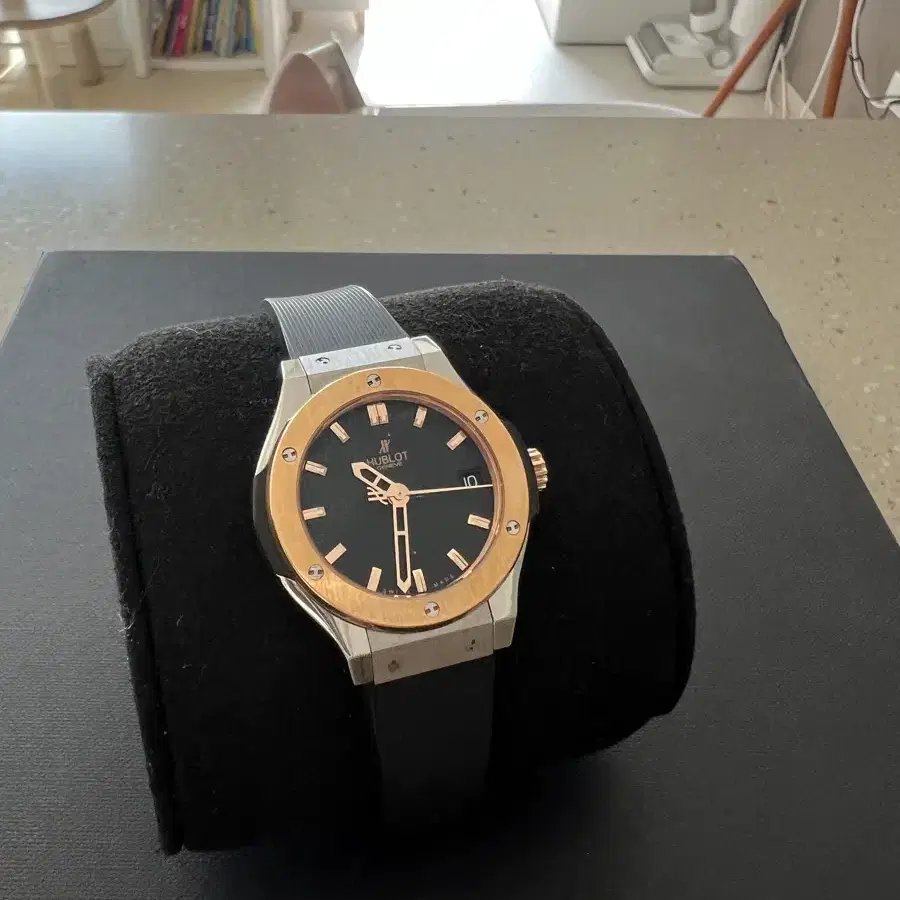 위블로클래식 티타늄킹골드 (33mm) HUBLOT