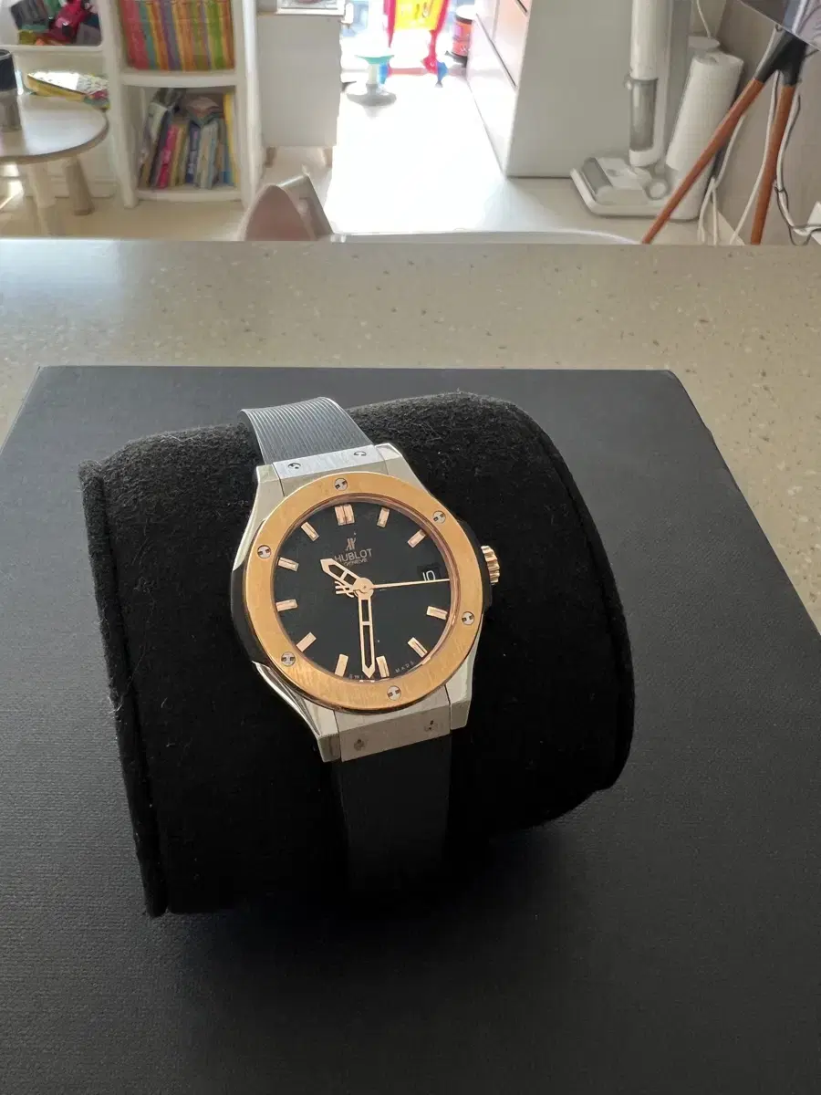 위블로클래식 티타늄킹골드 (33mm) HUBLOT