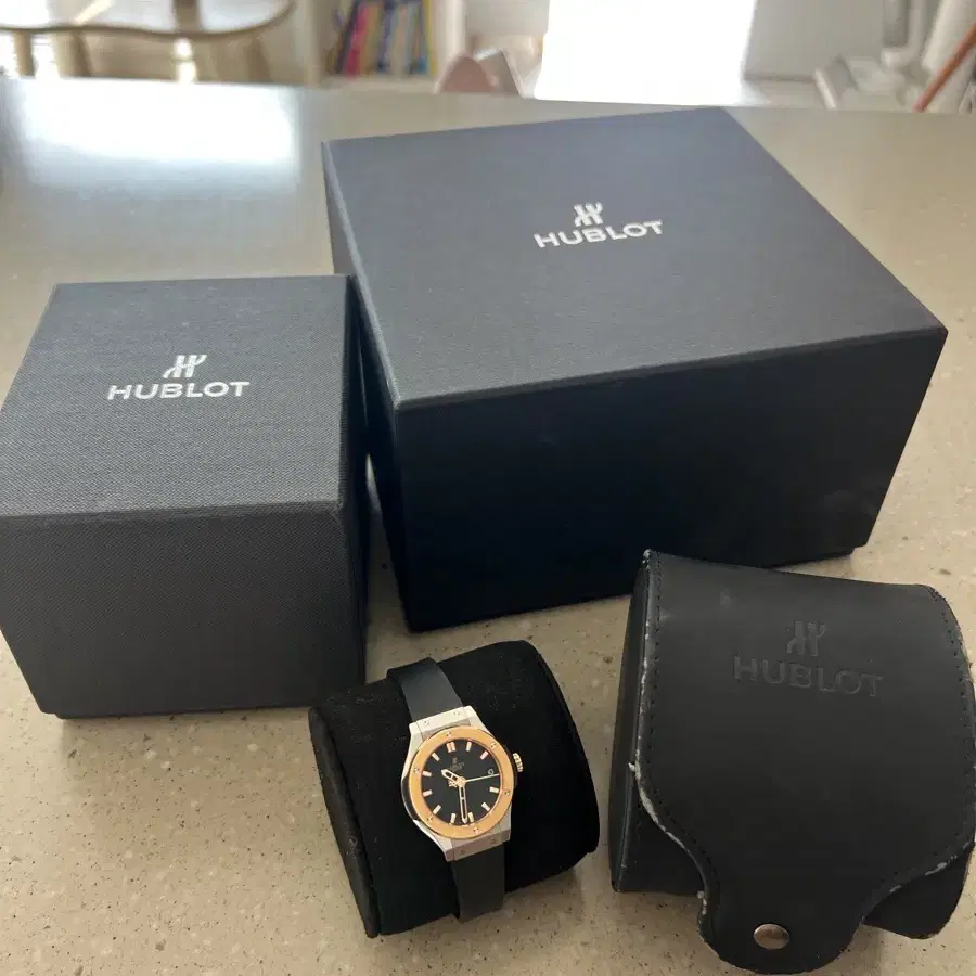 위블로클래식 티타늄킹골드 (33mm) HUBLOT