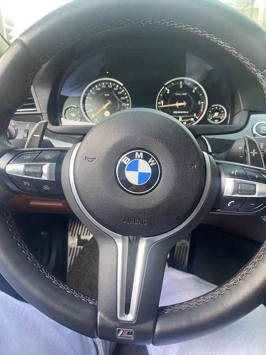 bmw 520d m핸들 팔아요