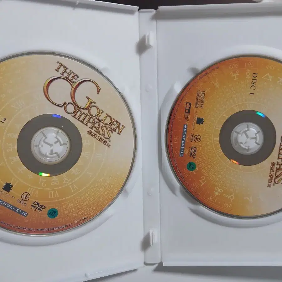 황금나침반 DVD 2개의 Disc