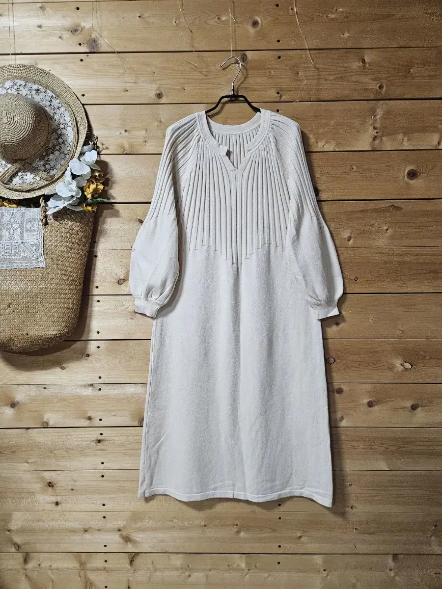 One-piece knit