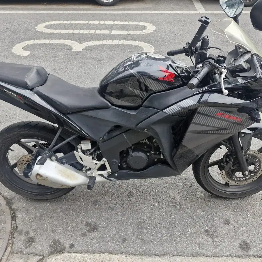 2016 CBR125R 판매합니다.