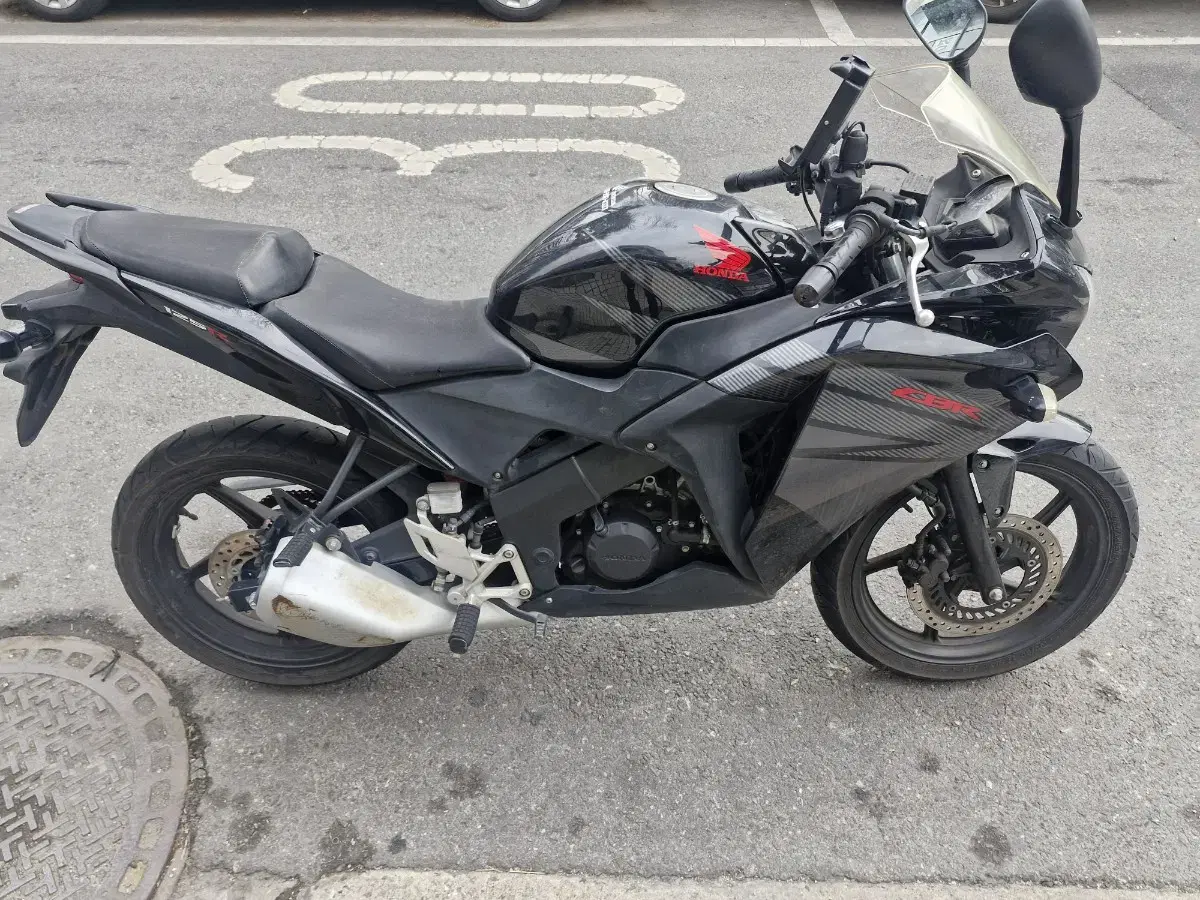 2016 CBR125R 판매합니다.