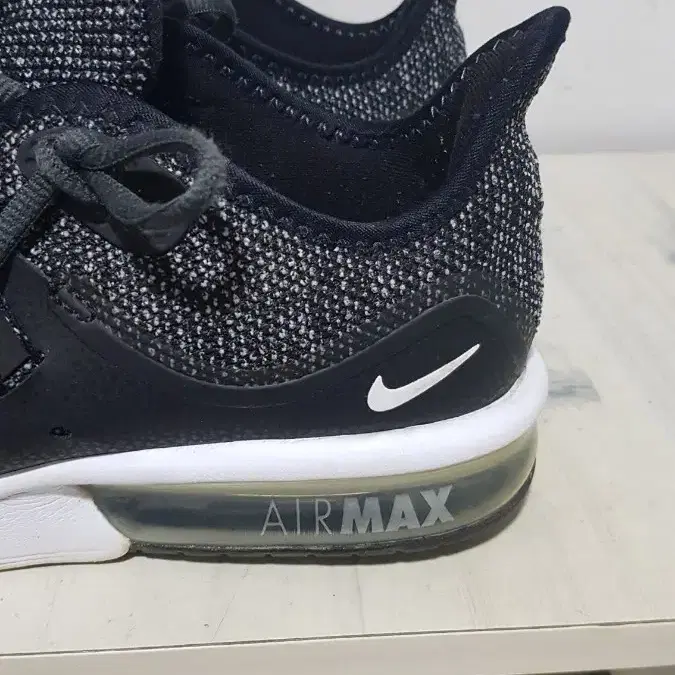 택포 260~265 A급 나이키 NIKE AIR-MAX 경량 쿠션 운동화