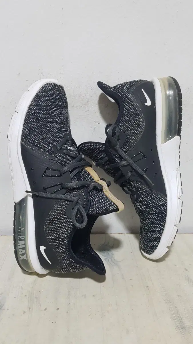 택포 260~265 A급 나이키 NIKE AIR-MAX 경량 쿠션 운동화