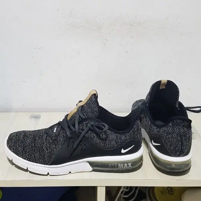 택포 260~265 A급 나이키 NIKE AIR-MAX 경량 쿠션 운동화