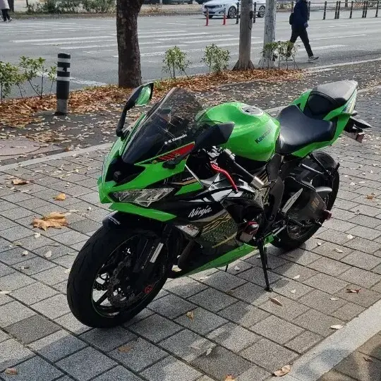 zx6r 20년식 2.3만 하프배기