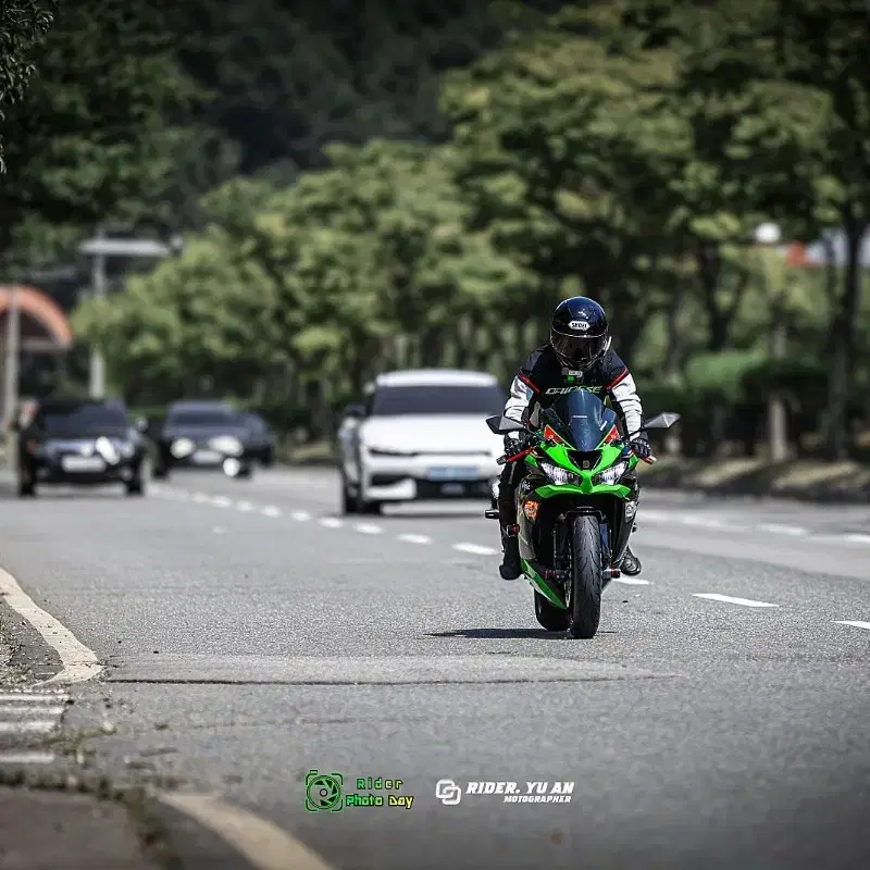 zx6r 20년식 2.3만 하프배기