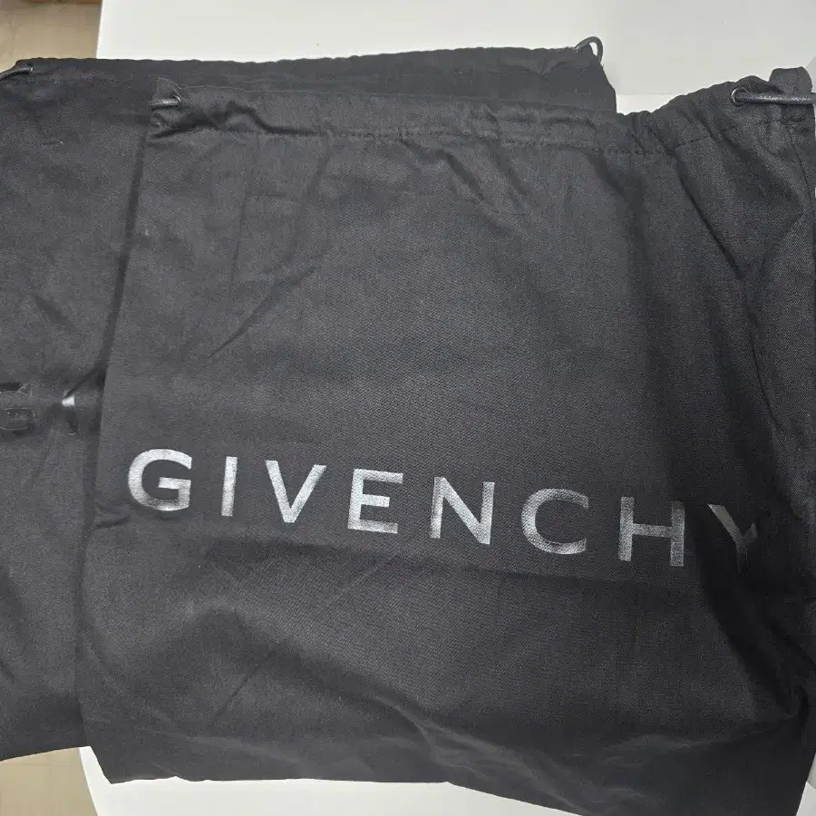 지방시(GIVENCHY) 블랙 구두