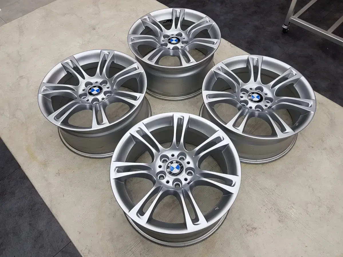 18인치 BMW 5시리즈 F10 M팩 350M 정품 순정 중고휠 팝니다