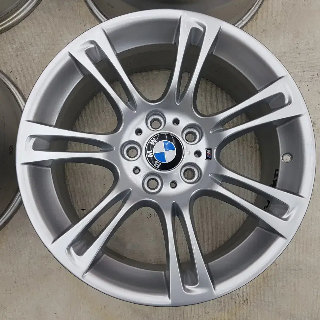 18인치 BMW 5시리즈 F10 M팩 350M 정품 순정 중고휠 팝니다