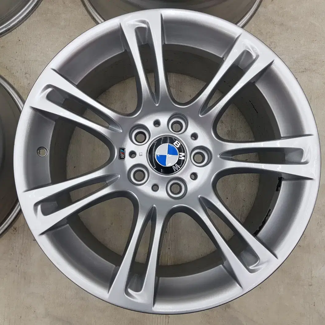 18인치 BMW 5시리즈 F10 M팩 350M 정품 순정 중고휠 팝니다