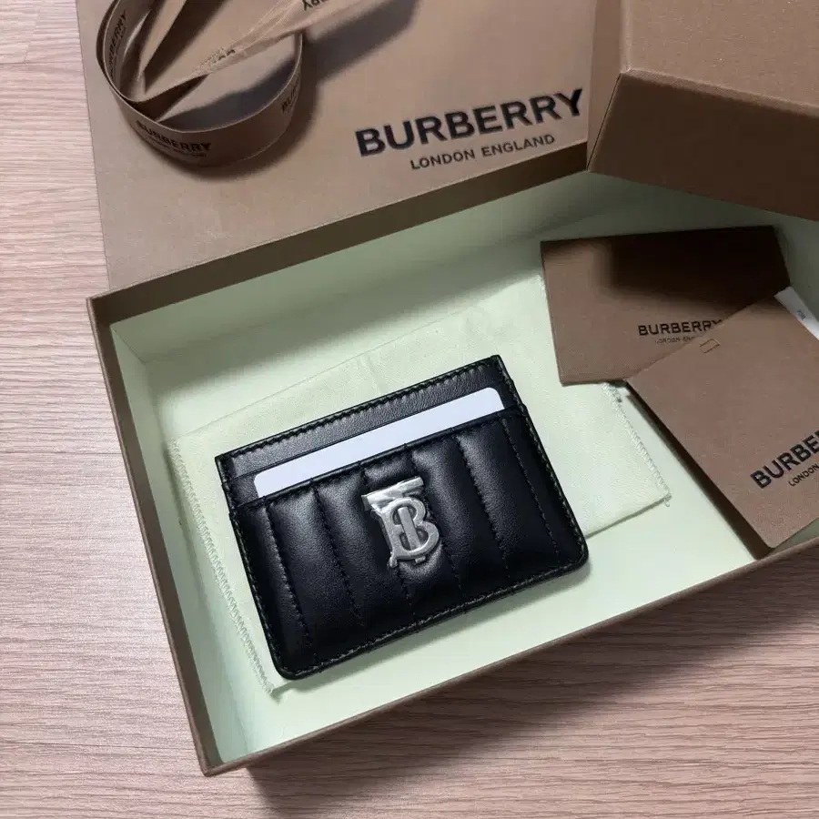 새상품 Burberry 버버리 퀼티드 레더 카드 케이스 블랙