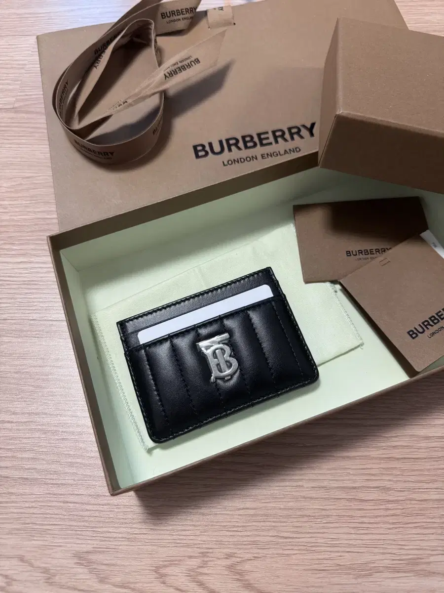 새상품 Burberry 버버리 퀼티드 레더 카드 케이스 블랙