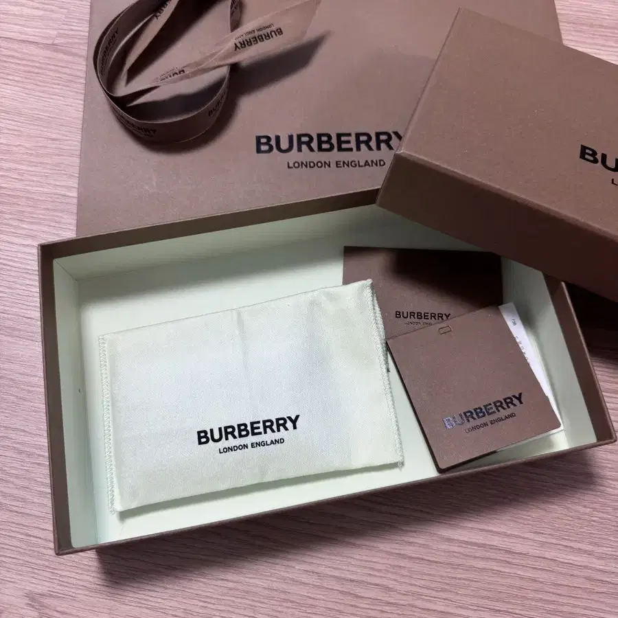 새상품 Burberry 버버리 퀼티드 레더 카드 케이스 블랙