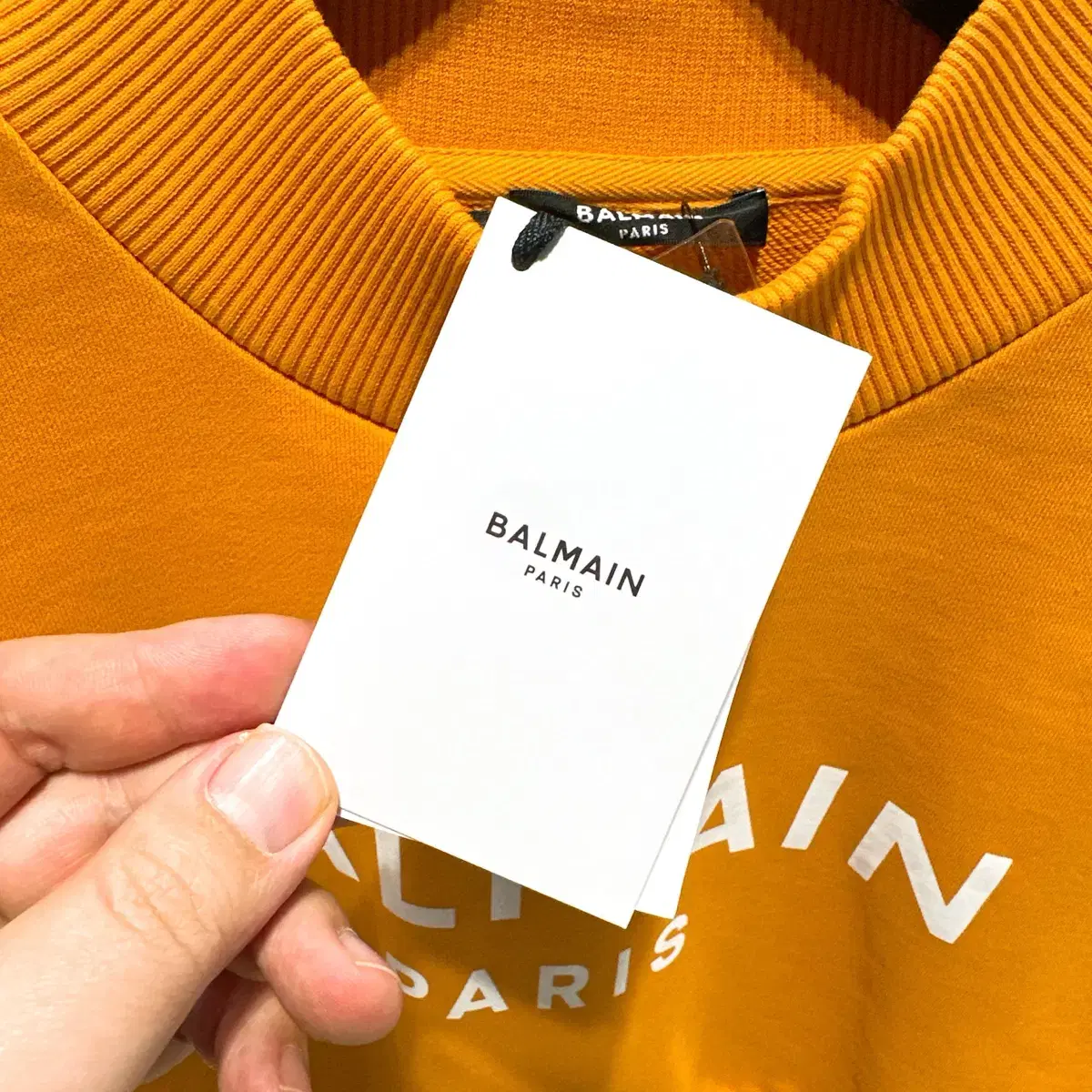 (정품/새상품) BALMAIN 발망 여성 로고 크롭 맨투맨 70%